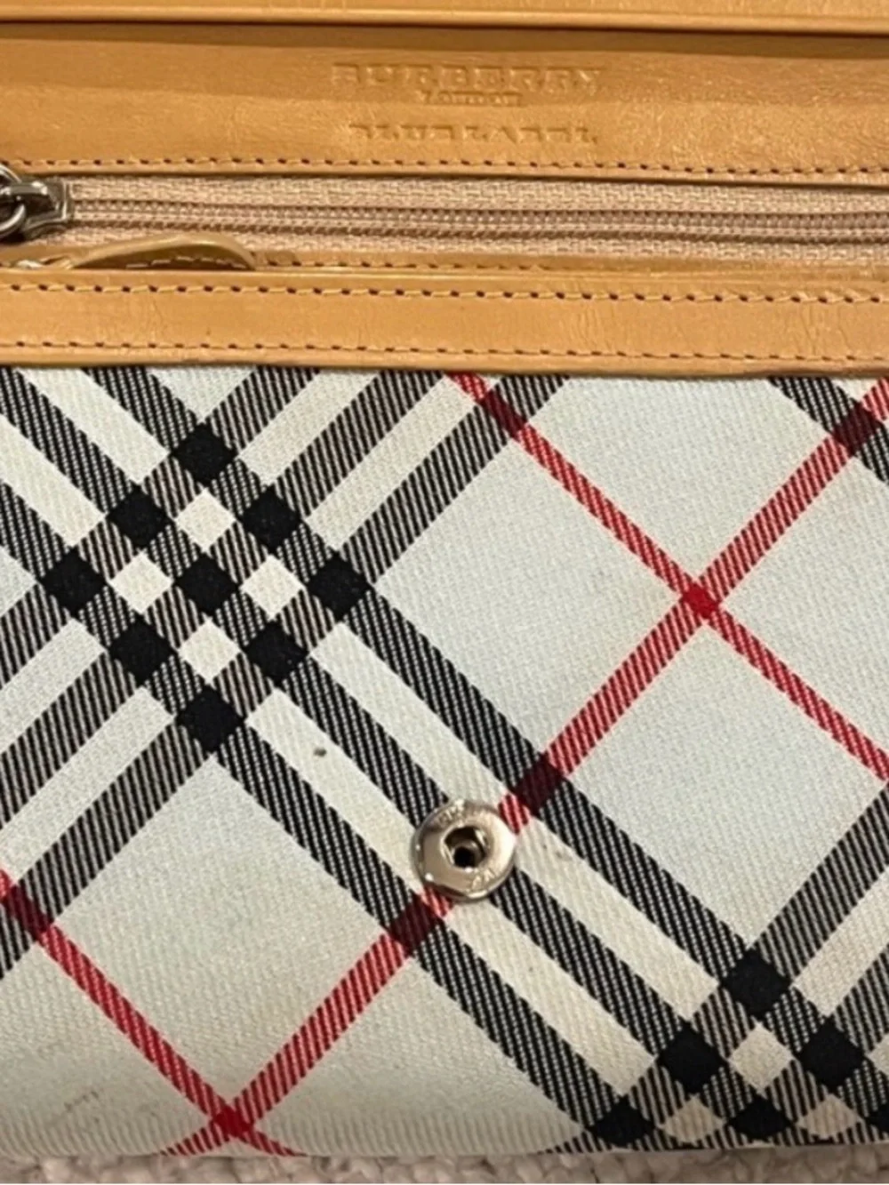 Authentic Burberry Beige Black Red
Check Wallet with Tan Trim Blue Label - Picture 4 of 10